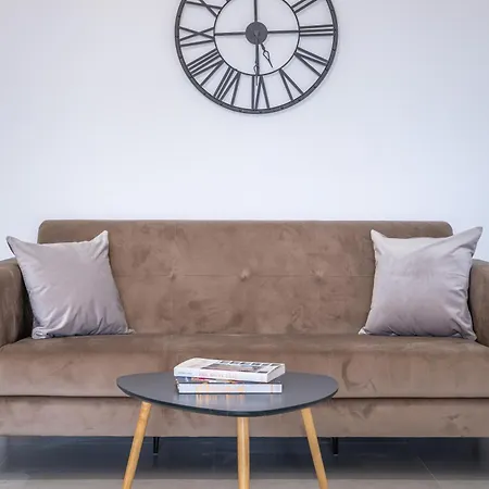Steps Away From The Sea In - Sleeps 4 Apartament *