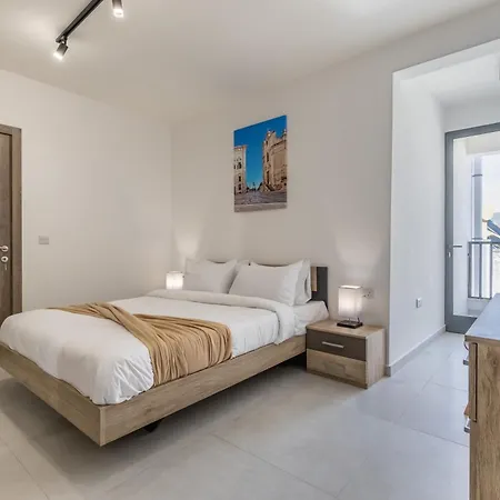 Apartment Steps Away From The Sea In - Sleeps 4