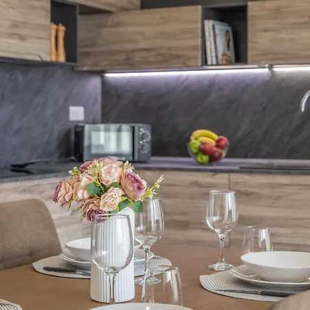 דירה Steps Away From The Sea In - Sleeps 4