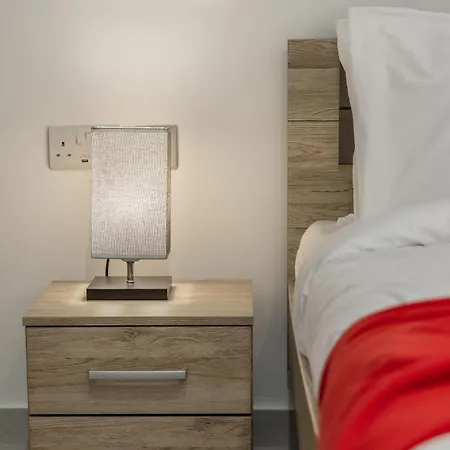 דירה Steps Away From The Sea In - Sleeps 4