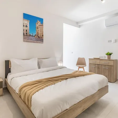 דירה Steps Away From The Sea In - Sleeps 4 *