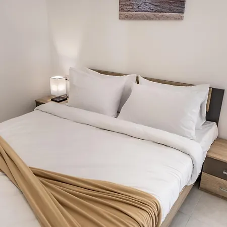 Steps Away From The Sea In - Sleeps 4