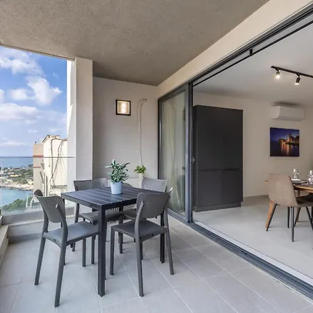 Steps Away From The Sea In - Sleeps 4 דירה