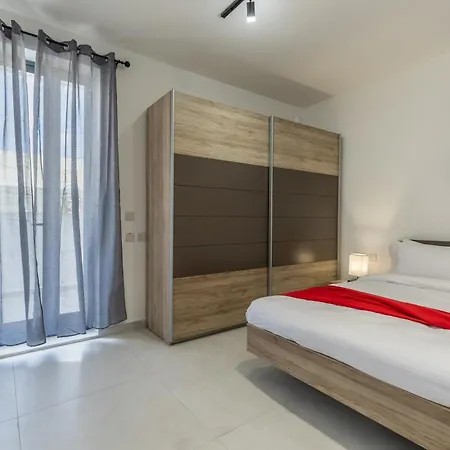 Steps Away From The Sea In - Sleeps 4 דירה