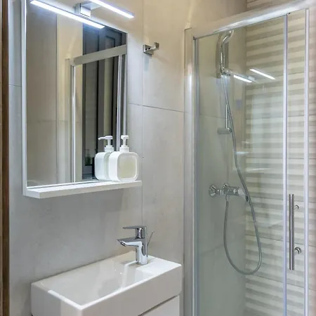 Steps Away From The Sea In - Sleeps 4 * Sliema