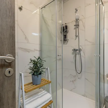 Steps Away From The Sea In - Sleeps 4 アパート