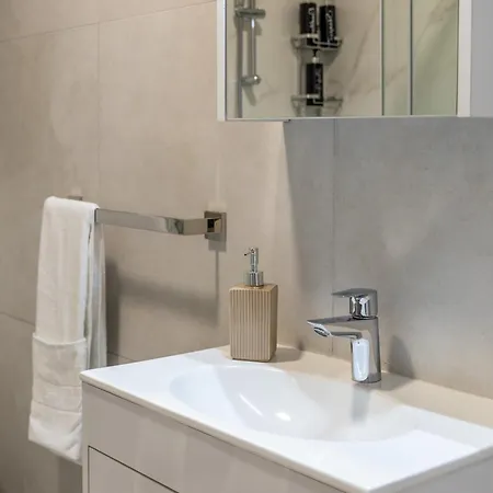 Steps Away From The Sea In - Sleeps 4 * Sliema